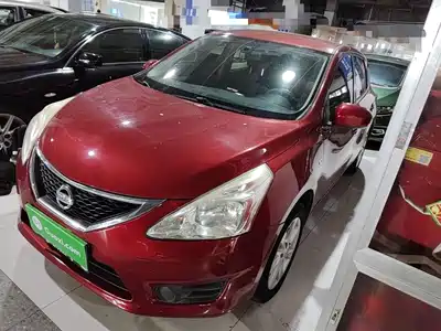 Nissan Tiida 2015