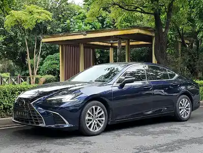 Lexus ES 2025