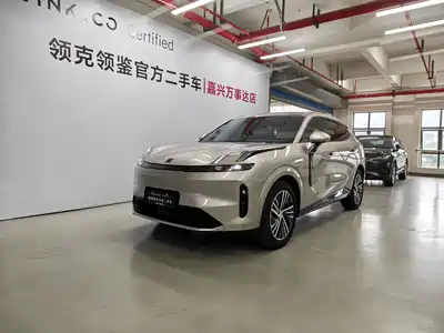 Lynk & Co 08 EM-P 2023