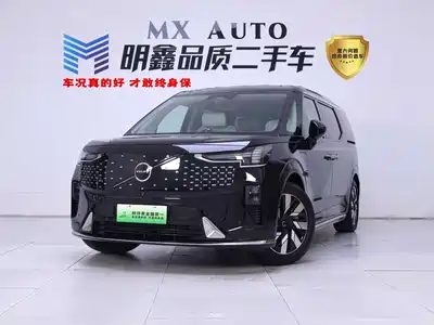 Volvo EM90 2024