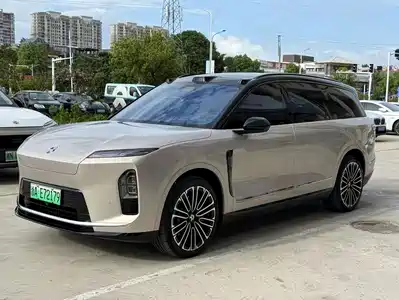NIO ES8 2025