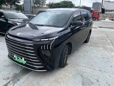 Dongfeng Fengxing Starlight V9 2025