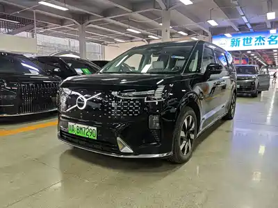 Volvo EM90 2024