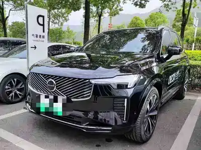 Volvo XC90 Plug-in Hybrid 2025