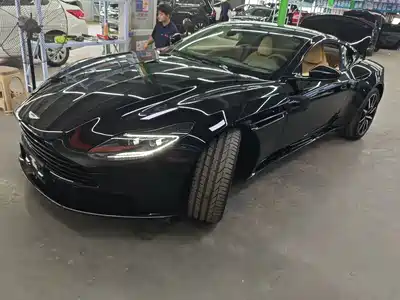 Aston Martin DB11 2019