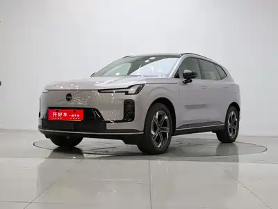 Volvo XC70 Plug-in Hybrid 2025