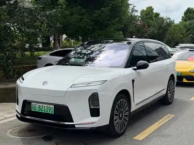 NIO ES8 2025