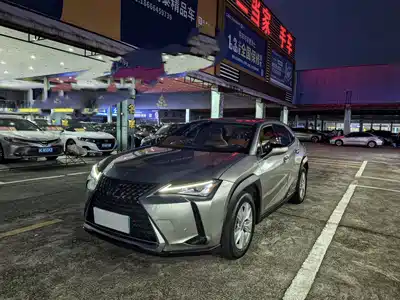 Lexus UX 2021