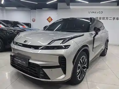 Lynk & Co 08 EM-P 2025