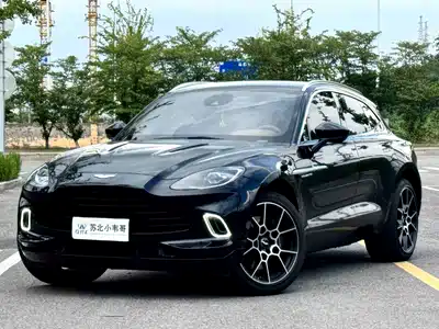 Aston Martin DBX 2022