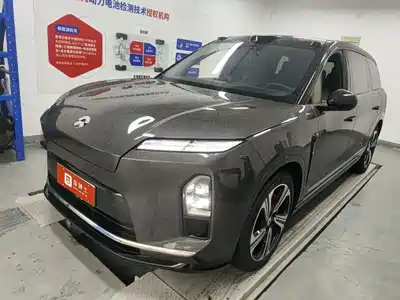 NIO ES8 2025