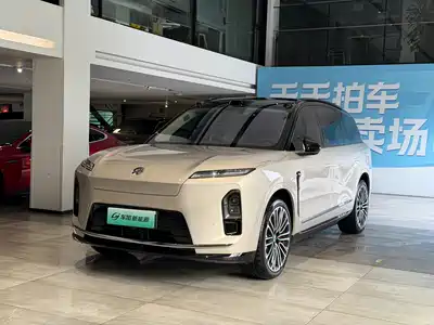NIO ES8 2025