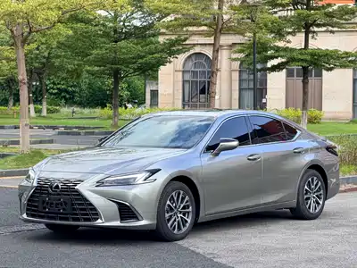 Lexus ES 2025