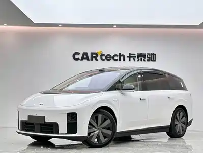 Li Auto i8 2025