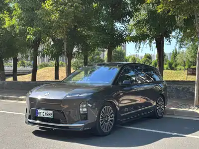 NIO ES8 2025