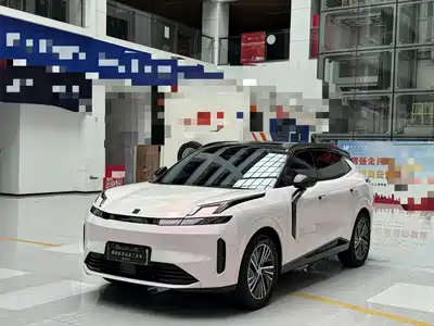 Lynk & Co 08 EM-P 2025