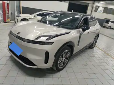 Lynk & Co 08 EM-P 2023
