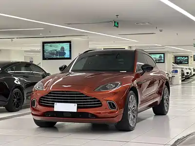 Aston Martin DBX 2021