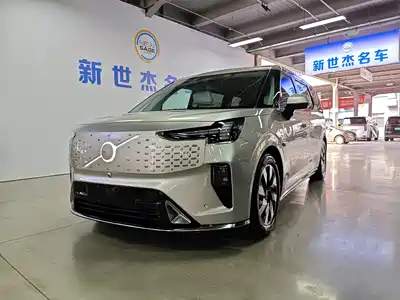 Volvo EM90 2024