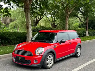 MINI CLUBMAN 2011
