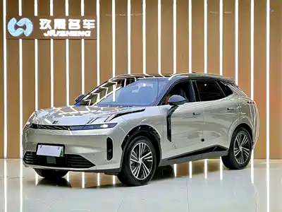 Lynk & Co 08 EM-P 2025