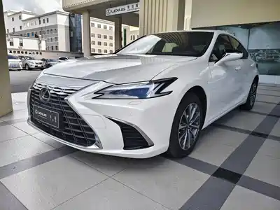 Lexus ES 2025
