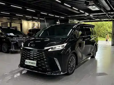 Lexus LM 2025
