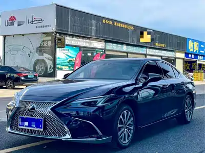 Lexus ES 2025