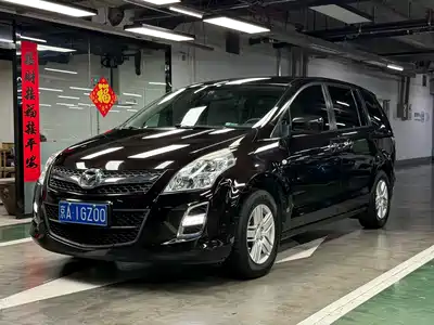 Mazda 8 2015