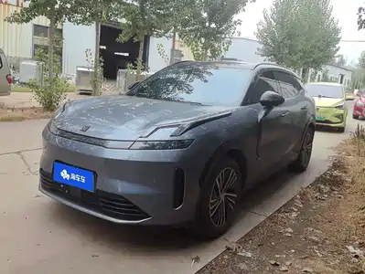 Lynk & Co 08 EM-P 2024