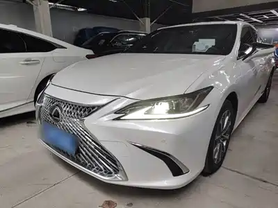 Lexus ES 2022
