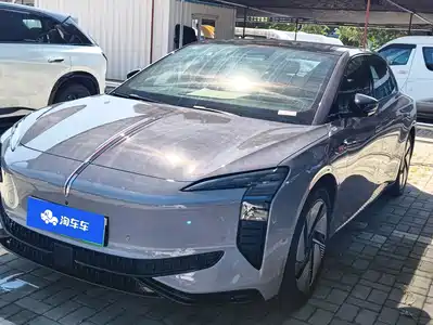 Hongqi EH7 2025