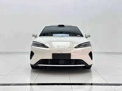 BYD Seal 07 DM-i 2025