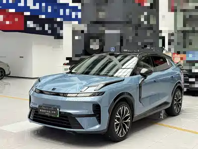 Lynk & Co 08 EM-P 2025