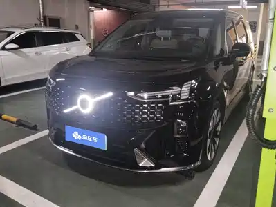 Volvo EM90 2024