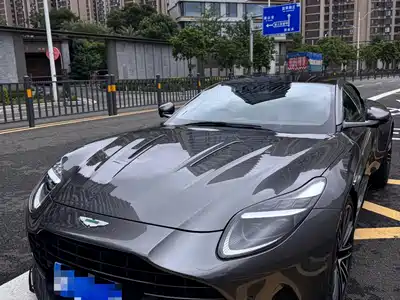 Aston Martin DB12 2024