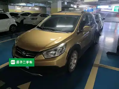 Venucia R50X 2015