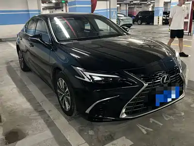 Lexus ES 2025