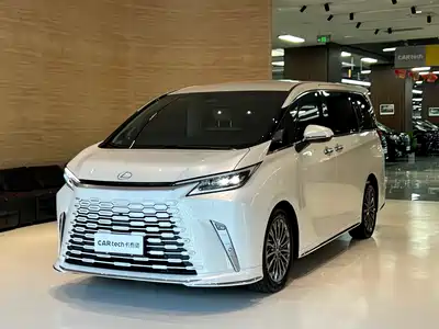 Lexus LM 2025