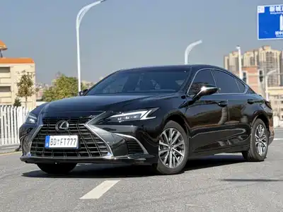 Lexus ES 2025
