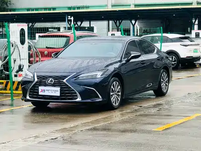 Lexus ES 2025