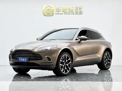 Aston Martin DBX 2021