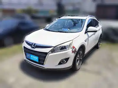 Luxgen U6 SUV 2016