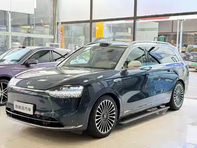 AITO Wenjie M9 2025