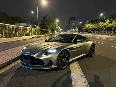 Aston Martin DB12 2024