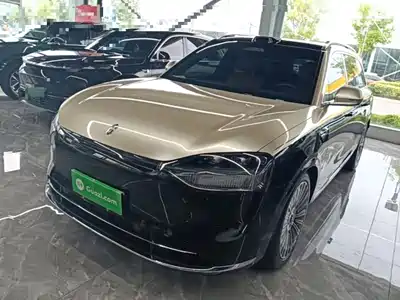 AITO Wenjie M9 2025