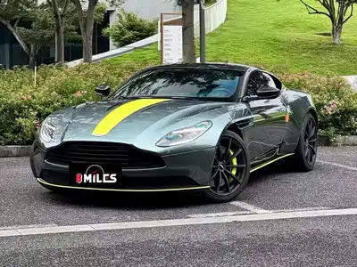 Aston Martin DB11 2021