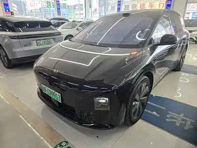 Li Auto i8 2025