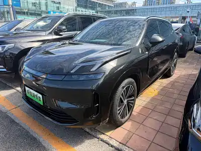 Lynk & Co 08 EM-P 2024