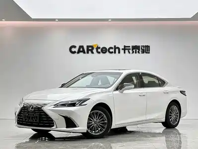 Lexus ES 2025